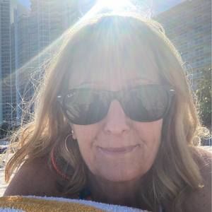 Meet your Posher, Lois